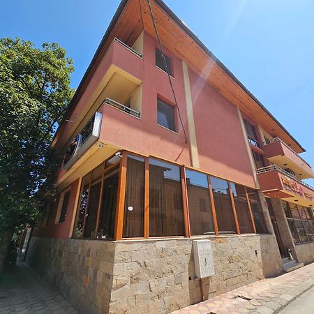 Family Hotel Jeri Βέλινγκραντ Εξωτερικό φωτογραφία