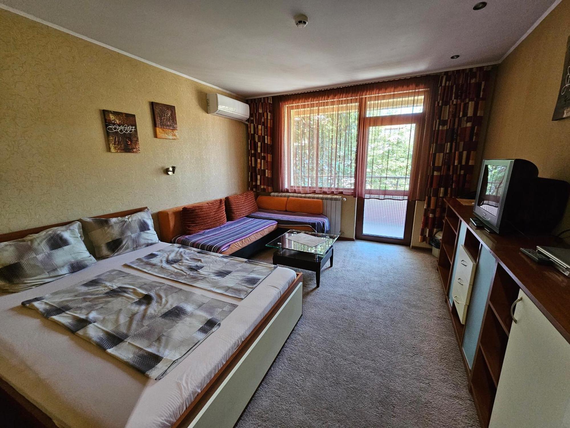 Family Hotel Jeri Βέλινγκραντ Εξωτερικό φωτογραφία