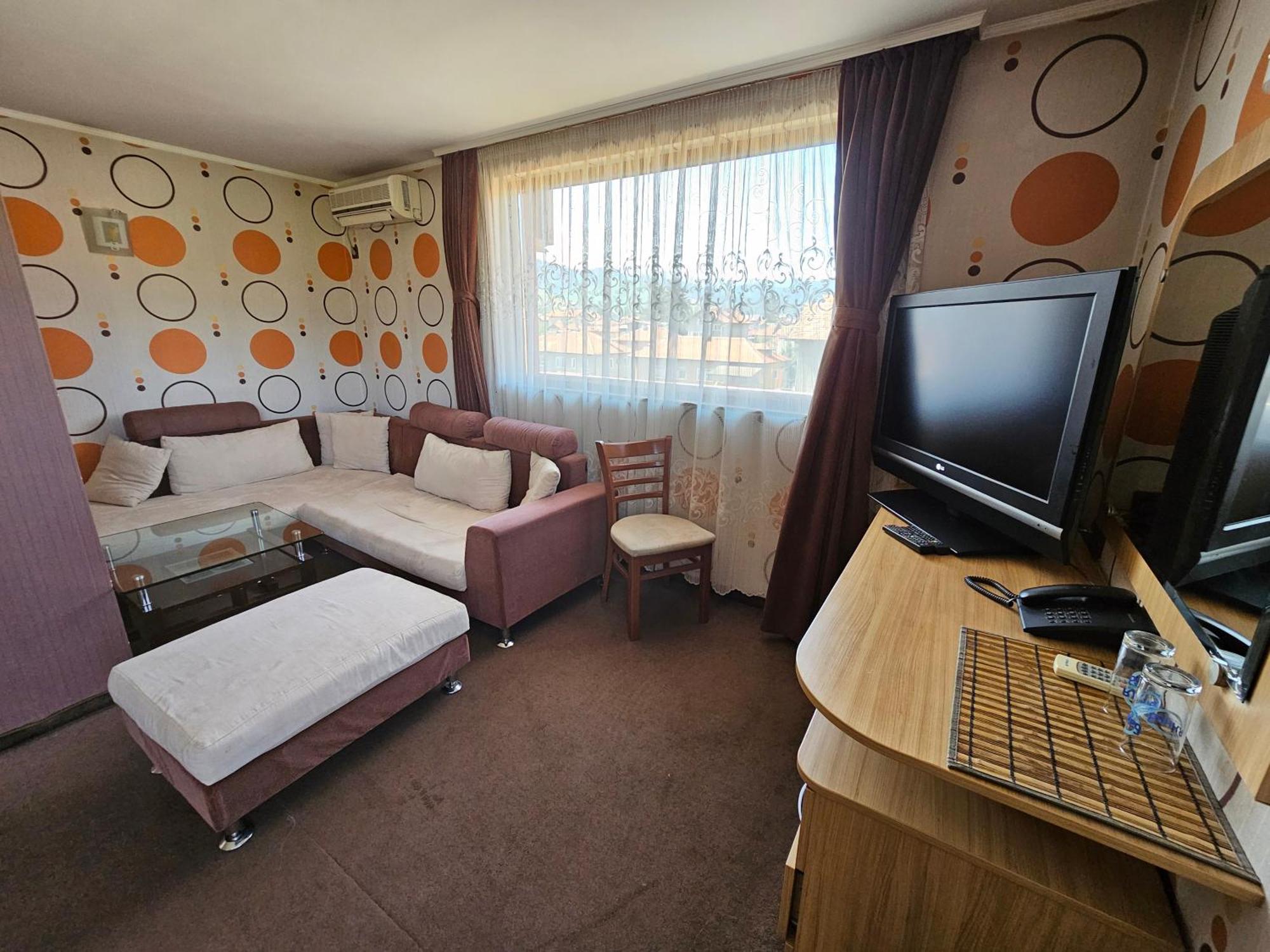 Family Hotel Jeri Βέλινγκραντ Εξωτερικό φωτογραφία