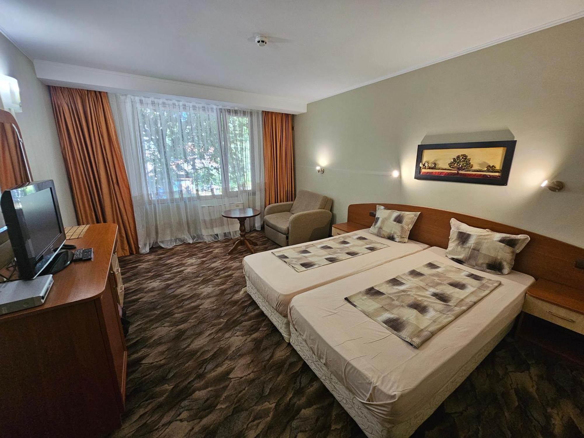 Family Hotel Jeri Βέλινγκραντ Εξωτερικό φωτογραφία