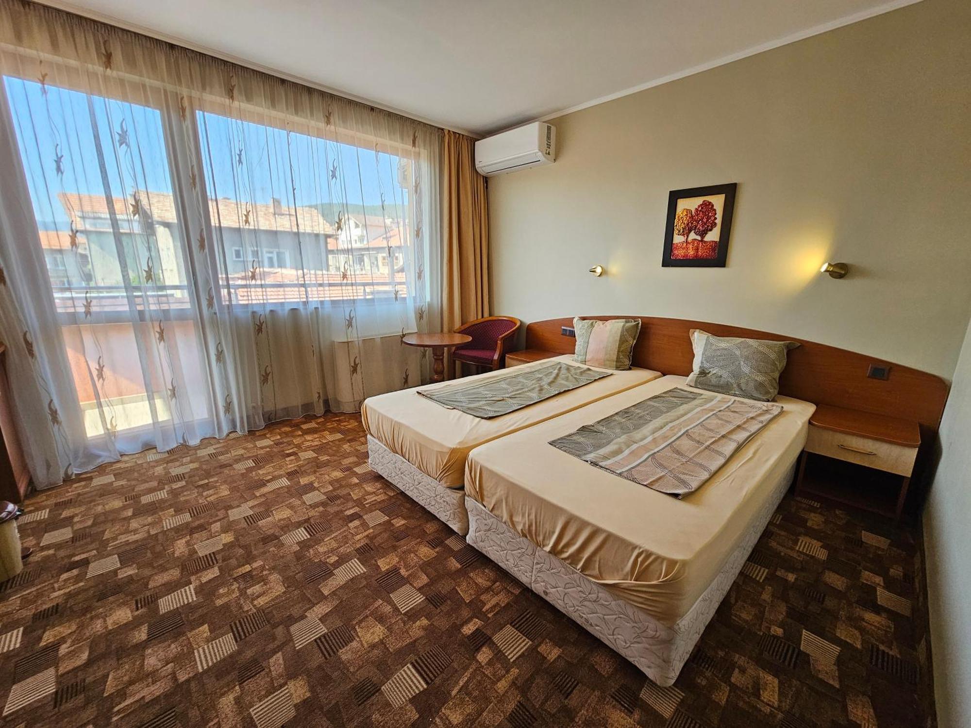 Family Hotel Jeri Βέλινγκραντ Εξωτερικό φωτογραφία